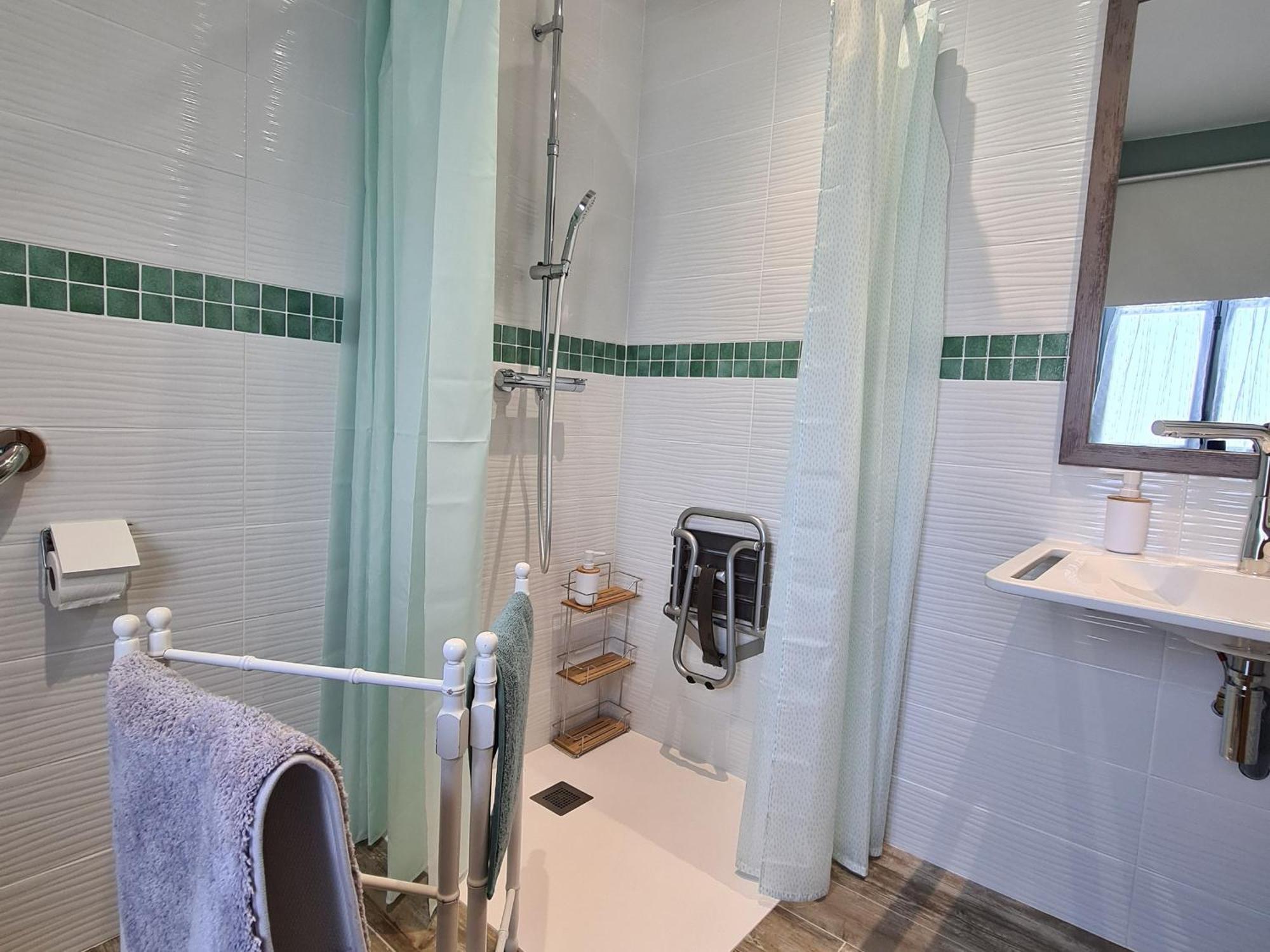 Gite Spacieux A Briare Avec Terrasse, Ideale Pour Familles Et Seminaires, Animaux Acceptes. - Fr-1-590-371 Exterior photo