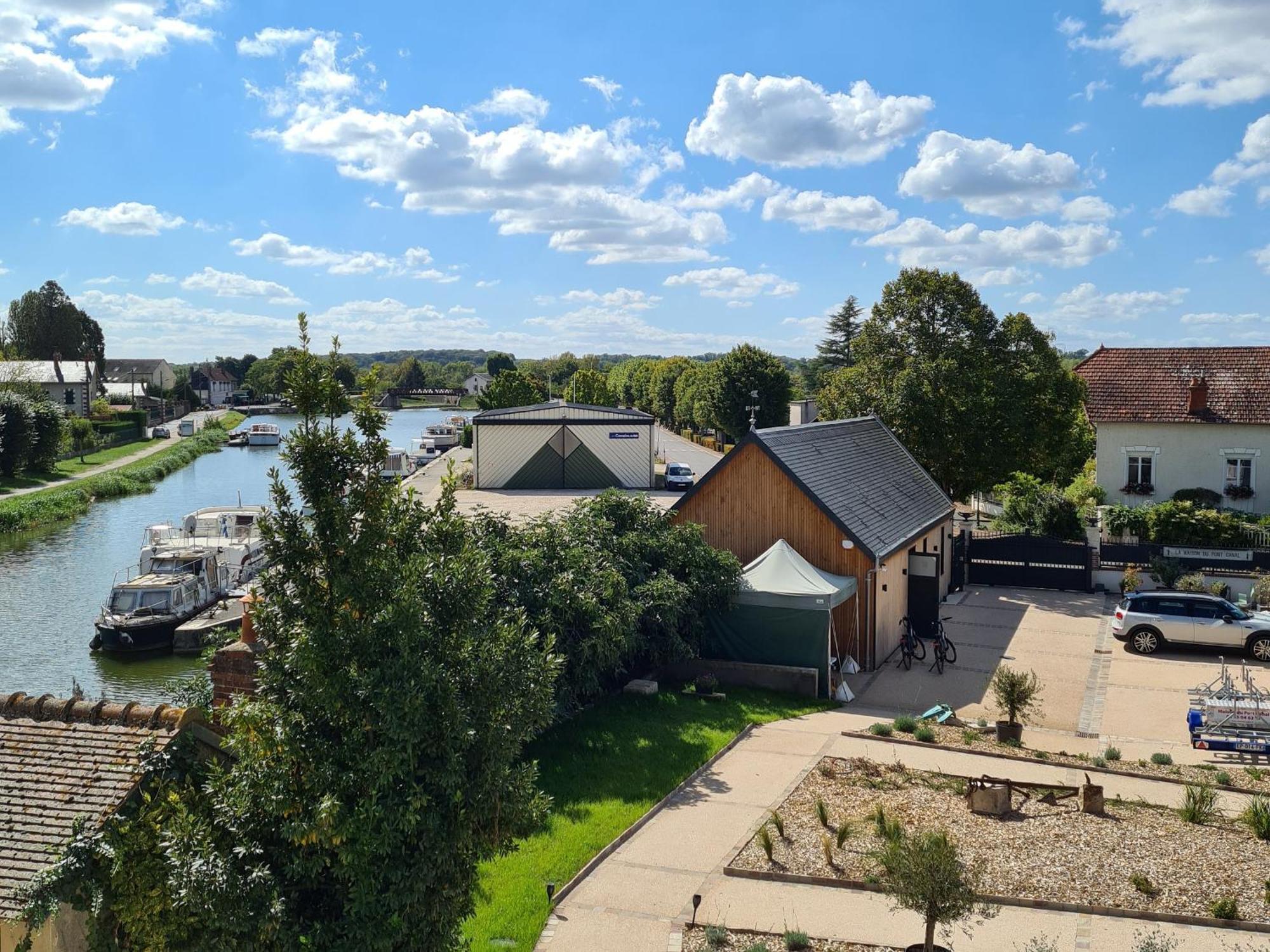 Gite Spacieux A Briare Avec Terrasse, Ideale Pour Familles Et Seminaires, Animaux Acceptes. - Fr-1-590-371 Exterior photo